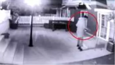 Kargocu üzerinde 'Kırılacak' yazan paketi yerde sürükleyip fırlattı! O anlar kamerada Kargocu üzerinde 'Kırılacak' yazan paketi yerde sürükleyip fırlattı! O anlar kamerada