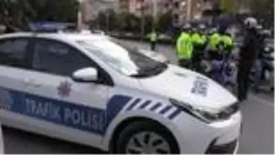 Kasksız yakalanan motosiklet sürücüleri ceza yerine broşürle uyarıldı Kasksız yakalanan motosiklet sürücüleri ceza yerine broşürle uyarıldı