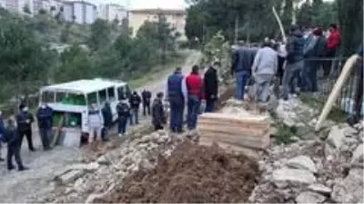 Trafik kazasında hayatını kaybeden 3 aylık Öykü bebek ile yengesi ve babaannesi gözyaşları ile uğurlandı Trafik kazasında hayatını kaybeden 3 aylık Öykü bebek ile yengesi ve babaannesi gözyaşları ile uğurlandı
