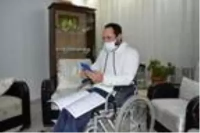 Kendisi gibi engelli olan öğrencilere eğitim veriyor Kendisi gibi engelli olan öğrencilere eğitim veriyor