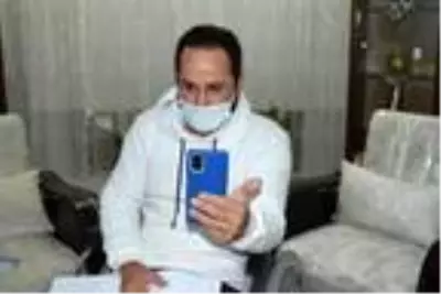 Kendisi gibi engelli olan öğrencilere eğitim veriyor Kendisi gibi engelli olan öğrencilere eğitim veriyor
