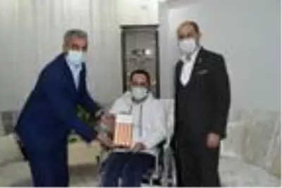 Kendisi gibi engelli olan öğrencilere eğitim veriyor Kendisi gibi engelli olan öğrencilere eğitim veriyor