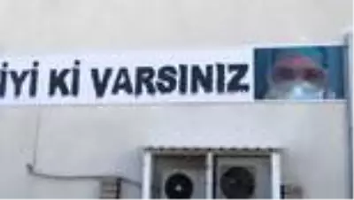 KIRKLARELİ - Eczacıdan sağlık çalışanlarına moral pankartı KIRKLARELİ - Eczacıdan sağlık çalışanlarına moral pankartı
