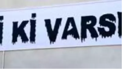 KIRKLARELİ - Eczacıdan sağlık çalışanlarına moral pankartı KIRKLARELİ - Eczacıdan sağlık çalışanlarına moral pankartı