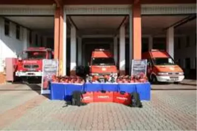 Son dakika gündem: Kocaeli itfaiyesine kurtarma malzemesi desteği yapıldı Son dakika gündem: Kocaeli itfaiyesine kurtarma malzemesi desteği yapıldı