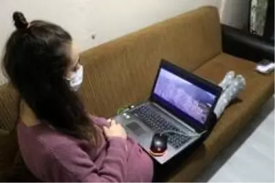 Korona virüsü atlatan 24 yaşındaki Tuğba, 'Herkes 3 kurala dikkat etsin' Korona virüsü atlatan 24 yaşındaki Tuğba, 'Herkes 3 kurala dikkat etsin'