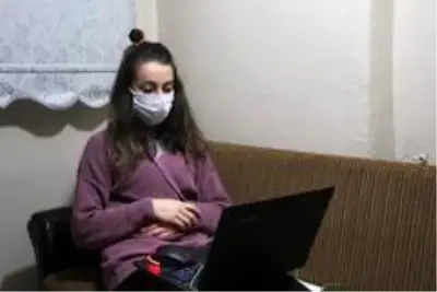Korona virüsü atlatan 24 yaşındaki Tuğba, 'Herkes 3 kurala dikkat etsin' Korona virüsü atlatan 24 yaşındaki Tuğba, 'Herkes 3 kurala dikkat etsin'
