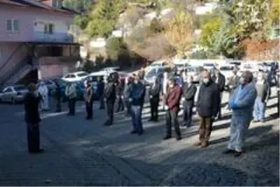 Son dakika yerel: Emekli öğretmen Koronadan hayatını kaybetti, Öğretmenler Günü'nde toprağa verildi Son dakika yerel: Emekli öğretmen Koronadan hayatını kaybetti, Öğretmenler Günü'nde toprağa verildi