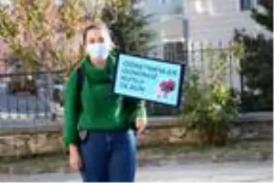 Koronavirüs tedavisi gören öğretmenlerinin gününü evinin önünde kutladılar Koronavirüs tedavisi gören öğretmenlerinin gününü evinin önünde kutladılar