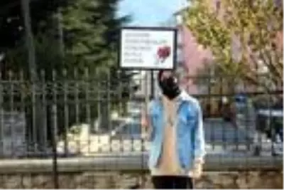 Koronavirüs tedavisi gören öğretmenlerinin gününü evinin önünde kutladılar Koronavirüs tedavisi gören öğretmenlerinin gününü evinin önünde kutladılar