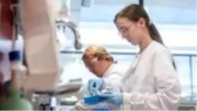 Koronavirüse karşı yüzde 70 etkili Oxford aşısı muadillerine göre daha ucuz olacak ve daha kolay saklanacak Koronavirüse karşı yüzde 70 etkili Oxford aşısı muadillerine göre daha ucuz olacak ve daha kolay saklanacak