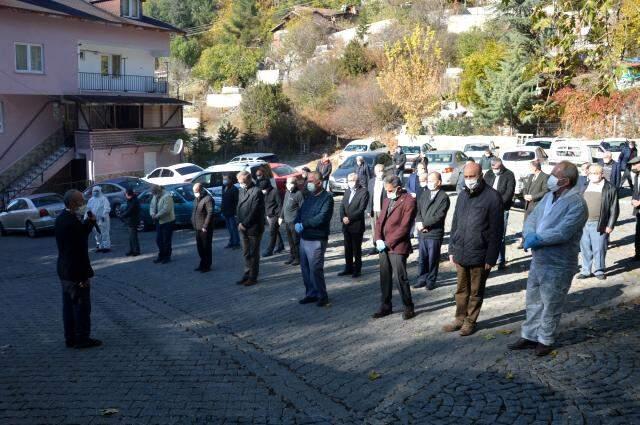Koronavirüse yakalanan emekli öğretmen, Öğretmenler Günü'nde hayatını kaybetti Koronavirüse yakalanan emekli öğretmen, Öğretmenler Günü'nde hayatını kaybetti
