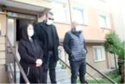 Koronavirüsten ölen emekli öğretmenin ailesini ziyaret Koronavirüsten ölen emekli öğretmenin ailesini ziyaret