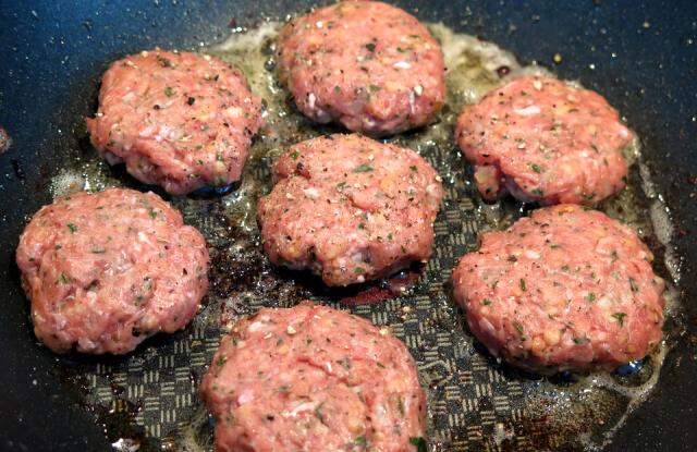 Lezzetli köfte tarifleri! Farklı köfte tarifleri: Köfte nasıl yapılır? İçli köfte tarifi, çiğ köfte tarifi