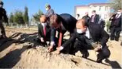 Lösemi tedavisi gören Gülgün öğretmene Vali Aydoğdu'dan moral telefonu Lösemi tedavisi gören Gülgün öğretmene Vali Aydoğdu'dan moral telefonu