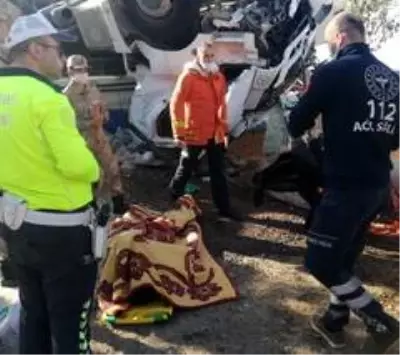Son dakika: - Mardin'de mısır yüklü tır şarampole uçtu: 1 ölü Son dakika: - Mardin'de mısır yüklü tır şarampole uçtu: 1 ölü