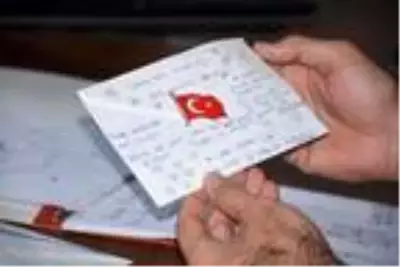 Mardin'deki öğrencilerden İzmirli depremzedelere duygu dolu mektuplar Mardin'deki öğrencilerden İzmirli depremzedelere duygu dolu mektuplar