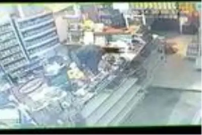 Son dakika haber... Marketten hırsızlık şüphelisi kamerada Son dakika haber... Marketten hırsızlık şüphelisi kamerada