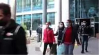 Menemen Belediyesindeki 'zimmet ve irtikap' iddialarıyla ilgili Başkan Serdar Aksoy ile 10 kişi tutuklandı Menemen Belediyesindeki 'zimmet ve irtikap' iddialarıyla ilgili Başkan Serdar Aksoy ile 10 kişi tutuklandı