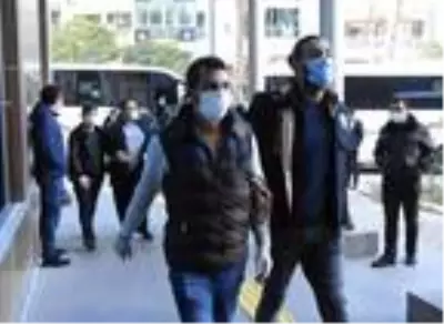 Menemen'de Başkan Aksoy ve 10 kişi tutuklandı Menemen'de Başkan Aksoy ve 10 kişi tutuklandı