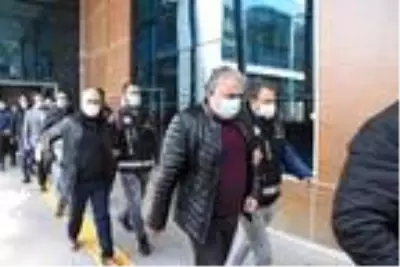 Menemen'de Başkan Aksoy ve 10 kişi tutuklandı (2) Menemen'de Başkan Aksoy ve 10 kişi tutuklandı (2)