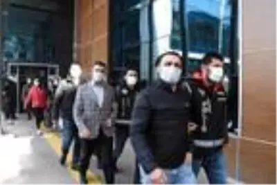 Menemen'de Başkan Aksoy ve 10 kişi tutuklandı (2) Menemen'de Başkan Aksoy ve 10 kişi tutuklandı (2)