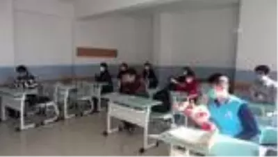 Mezun olduğu okula müdür olan öğretmene '24 Kasım' sürprizi Mezun olduğu okula müdür olan öğretmene '24 Kasım' sürprizi