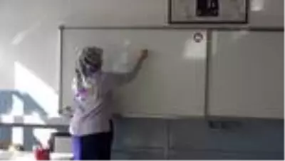 Mezun olduğu okula müdür olan öğretmene '24 Kasım' sürprizi Mezun olduğu okula müdür olan öğretmene '24 Kasım' sürprizi