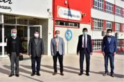 Nazilli Belediye Başkanı Özcan, güne ilkokul öğretmenini ziyaret ederek başladı Nazilli Belediye Başkanı Özcan, güne ilkokul öğretmenini ziyaret ederek başladı