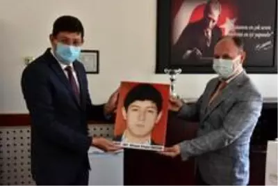 Nazilli Belediye Başkanı Özcan, güne ilkokul öğretmenini ziyaret ederek başladı Nazilli Belediye Başkanı Özcan, güne ilkokul öğretmenini ziyaret ederek başladı