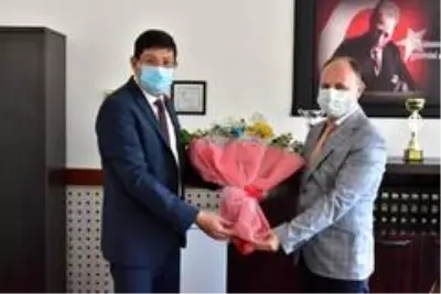Nazilli Belediye Başkanı Özcan, güne ilkokul öğretmenini ziyaret ederek başladı Nazilli Belediye Başkanı Özcan, güne ilkokul öğretmenini ziyaret ederek başladı