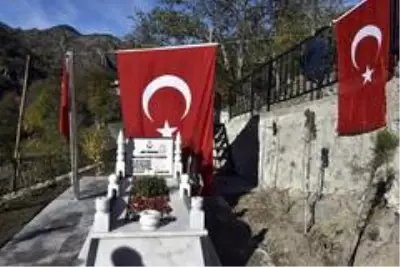Son dakika haber... Necmettin öğretmenin kabrinde 24 Kasım 4. kez buruk geçti Son dakika haber... Necmettin öğretmenin kabrinde 24 Kasım 4. kez buruk geçti