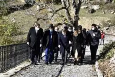 Son dakika haber... Necmettin öğretmenin kabrinde 24 Kasım 4. kez buruk geçti Son dakika haber... Necmettin öğretmenin kabrinde 24 Kasım 4. kez buruk geçti