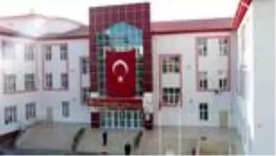 Öğrencilerden İzmir'deki depremzedelere battaniye yardımı Öğrencilerden İzmir'deki depremzedelere battaniye yardımı