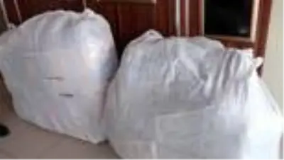 Öğrencilerden İzmir'deki depremzedelere battaniye yardımı Öğrencilerden İzmir'deki depremzedelere battaniye yardımı