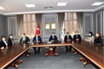 Öğretmenlerden Vali Çuhadar'a ziyaret Öğretmenlerden Vali Çuhadar'a ziyaret
