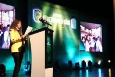 Öğretmenlere sürpriz doğum günü kutlaması Öğretmenlere sürpriz doğum günü kutlaması