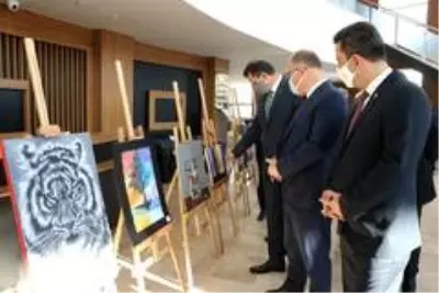 Öğretmenlere sürpriz doğum günü kutlaması Öğretmenlere sürpriz doğum günü kutlaması