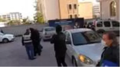'Otomobil dolandırıcılığı' operasyonunda 5 zanlı yakalandı 'Otomobil dolandırıcılığı' operasyonunda 5 zanlı yakalandı
