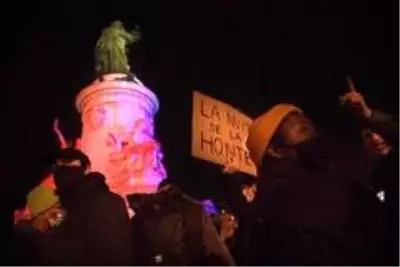 - Paris'te sığınmacılara destek protestosu - Paris'te sığınmacılara destek protestosu