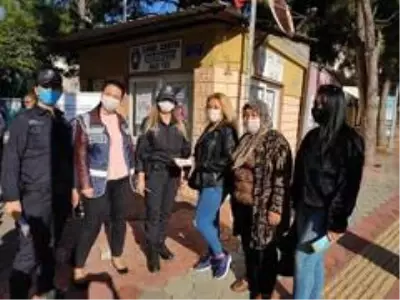 Payas'ta polis kadına şiddetinin önlenmesi için broşür dağıttı Payas'ta polis kadına şiddetinin önlenmesi için broşür dağıttı