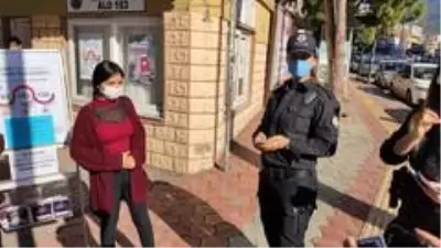Payas'ta polis kadına şiddetinin önlenmesi için broşür dağıttı Payas'ta polis kadına şiddetinin önlenmesi için broşür dağıttı