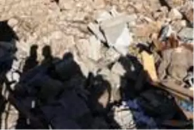 Perre Antik Kenti'nde kamulaştırılan evlerin yıkımına başlandı Perre Antik Kenti'nde kamulaştırılan evlerin yıkımına başlandı
