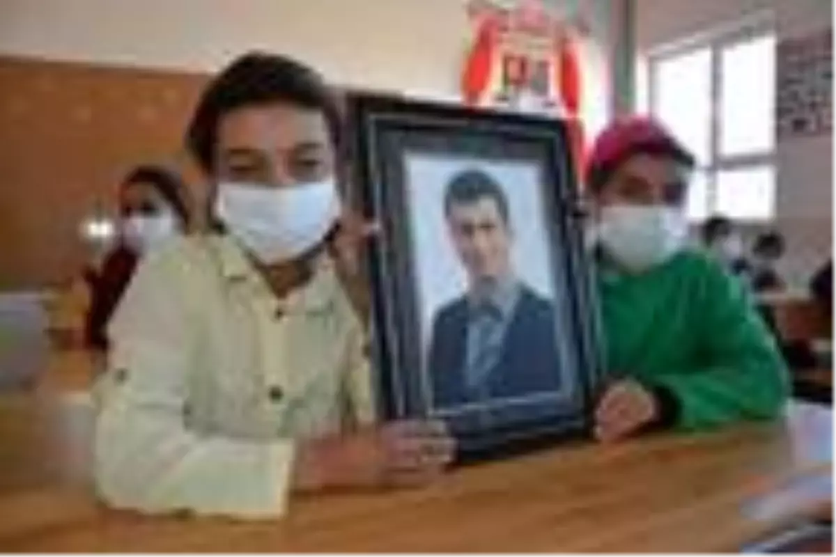 Son dakika haber... PKK'nın şehit ettiği Necmettin öğretmenin okulunda hüzünlü anma