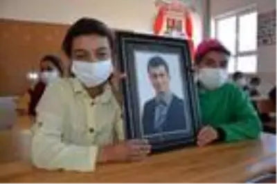 Son dakika haber... PKK'nın şehit ettiği Necmettin öğretmenin okulunda hüzünlü anma Son dakika haber... PKK'nın şehit ettiği Necmettin öğretmenin okulunda hüzünlü anma