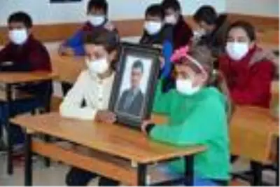 Son dakika haber... PKK'nın şehit ettiği Necmettin öğretmenin okulunda hüzünlü anma Son dakika haber... PKK'nın şehit ettiği Necmettin öğretmenin okulunda hüzünlü anma