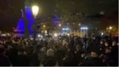 Son dakika haberleri... Polis, kamplarını dağıttığı sığınmacıları sokak sokak kovaladı Son dakika haberleri... Polis, kamplarını dağıttığı sığınmacıları sokak sokak kovaladı