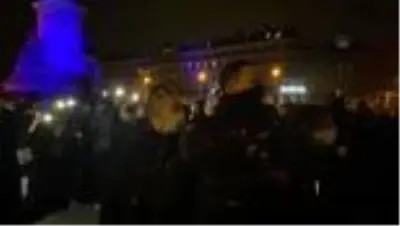 Son dakika haberleri... Polis, kamplarını dağıttığı sığınmacıları sokak sokak kovaladı Son dakika haberleri... Polis, kamplarını dağıttığı sığınmacıları sokak sokak kovaladı