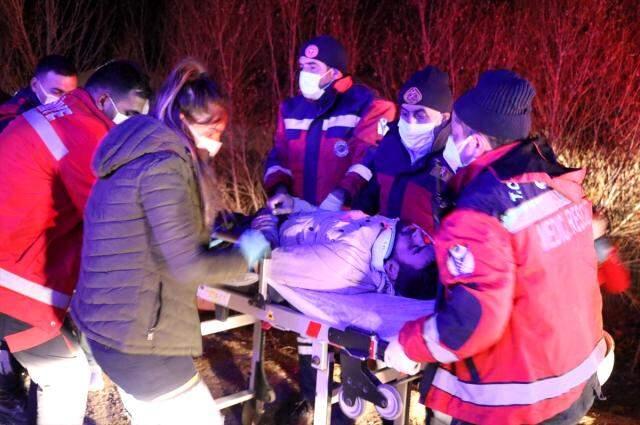 Polisin 'dur' ihtarına uymayan kamyonet devrildi: 17 sığınmacı yaralandı Polisin 'dur' ihtarına uymayan kamyonet devrildi: 17 sığınmacı yaralandı