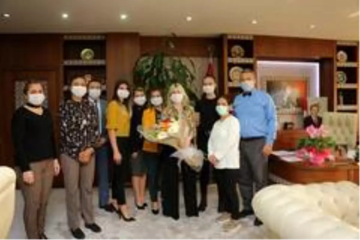 Rektör Özkan'a sürpriz Öğretmenler Günü kutlaması